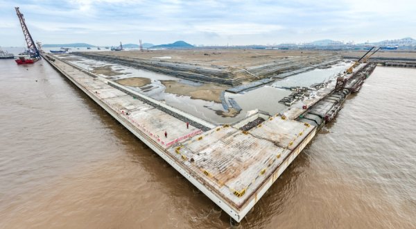 配资炒股中心 上海港再扩容：小洋山北作业区“进度条”刷新，又一座智能码头标杆正崛起